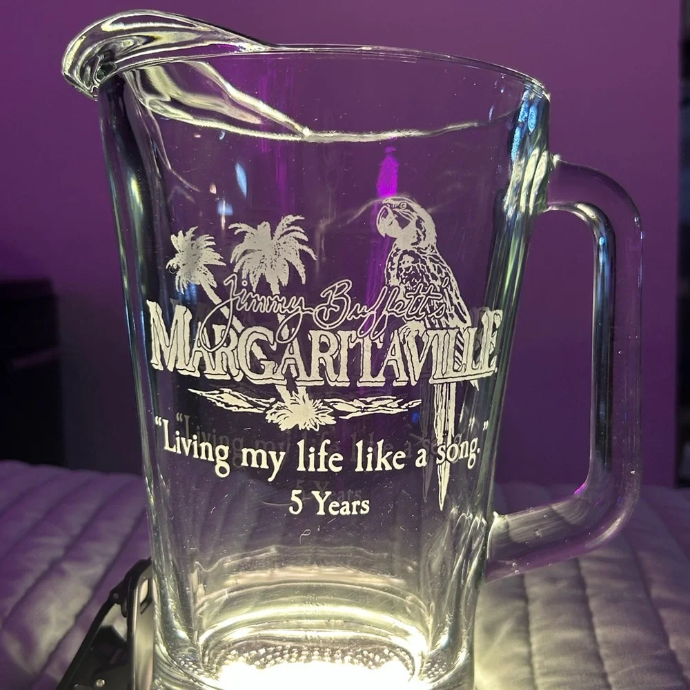 Margaritaville Rare Glass Pitcher and 4 glasses Set - Picture 3 of 4